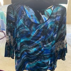 New Direction Women's blouse- size 3x.  This blouse is small so more like a 2X.